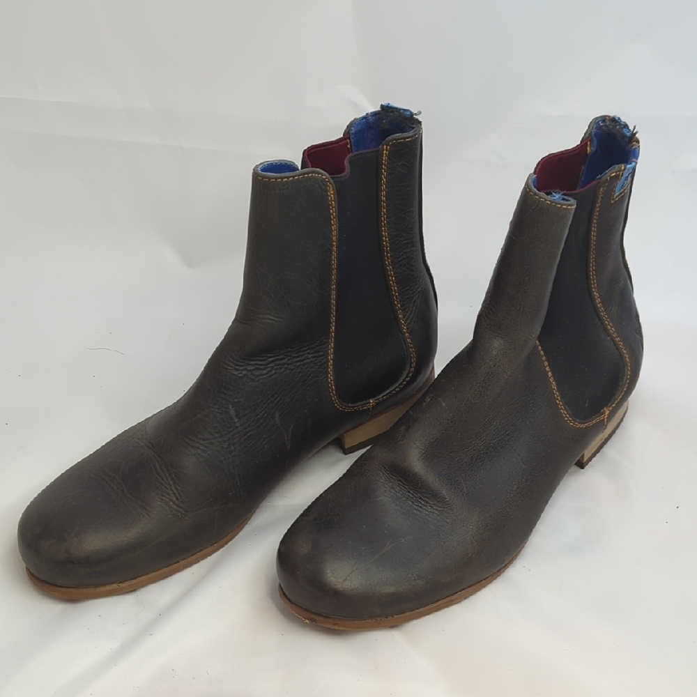 Fluevog Black Leather Chelsea Boots Radio RCI